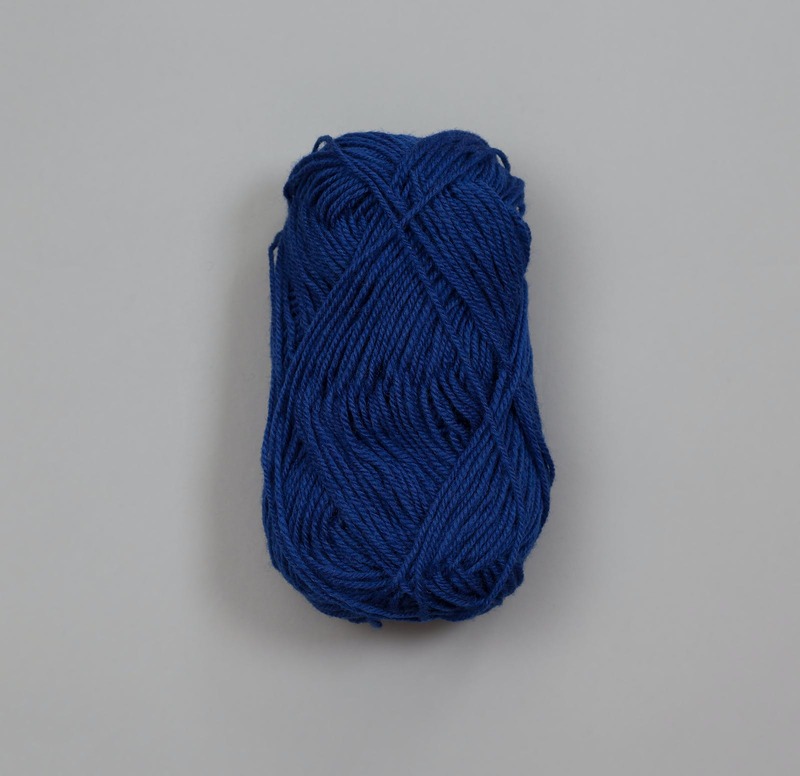 143 3-tråds strikkegarn - mørk jeansblå