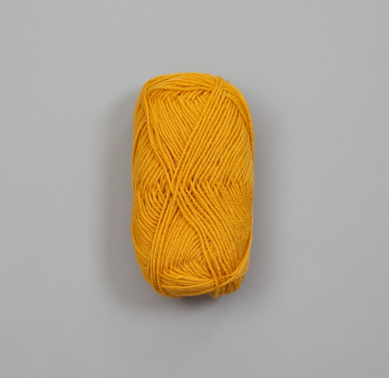 131 3-tråds strikkegarn - mørk gul