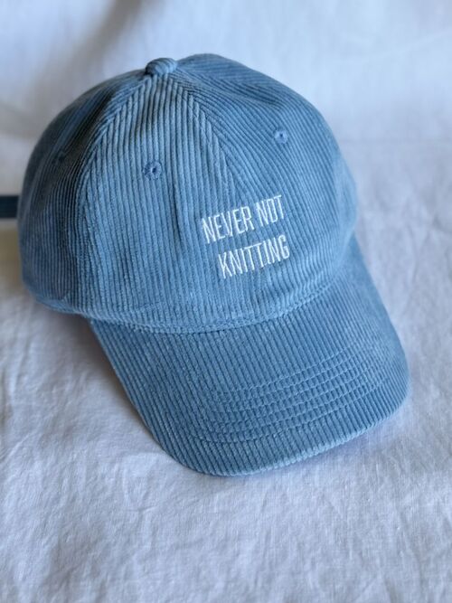 Caps i kordfløyel - never not knitting, blå