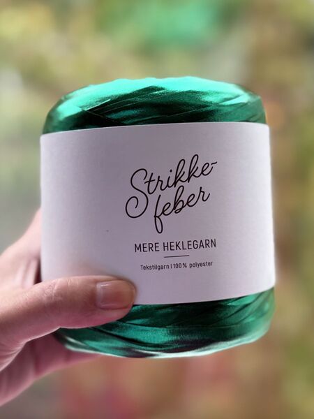 19 Mere heklegarn - mørk grønn
