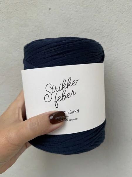 54 Mere heklegarn - marine