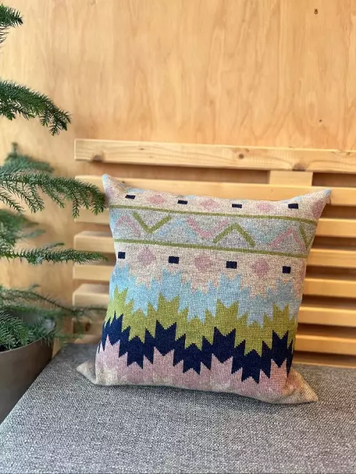 Looks like Kelmin, pute 39x39cm