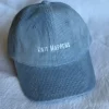 Caps i kordfløyel - knit happens, lys blå