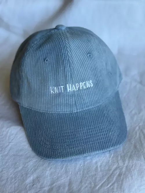 Caps i kordfløyel - knit happens, lys blå