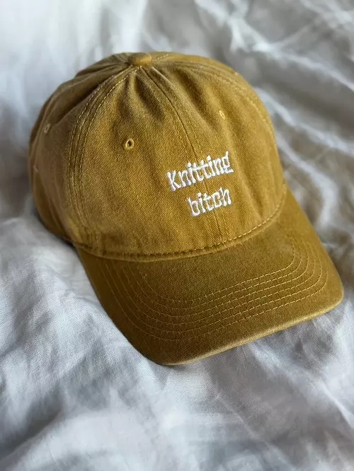 Caps - knitting bitch, sennep