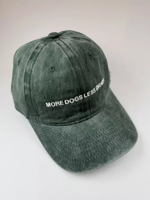 Caps - more dogs less drama, grønn