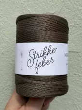 36 Mere snor - brun