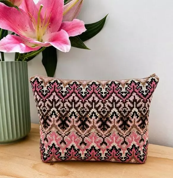 Pink flora clutch m/bund, ca 28x18x6cm