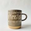 Krus med tekst H 9,5 Cm «Optmistisk»