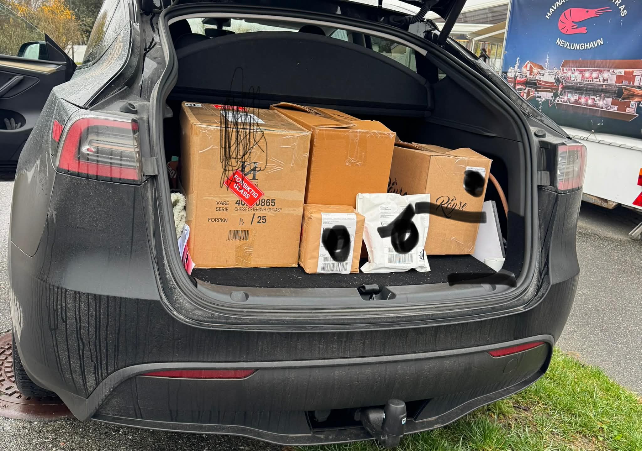 Hvorfor velge oss? På dette bildet viser vi deg at vi pakker og leverer direkte fra vår butikk i Nevlunghavn