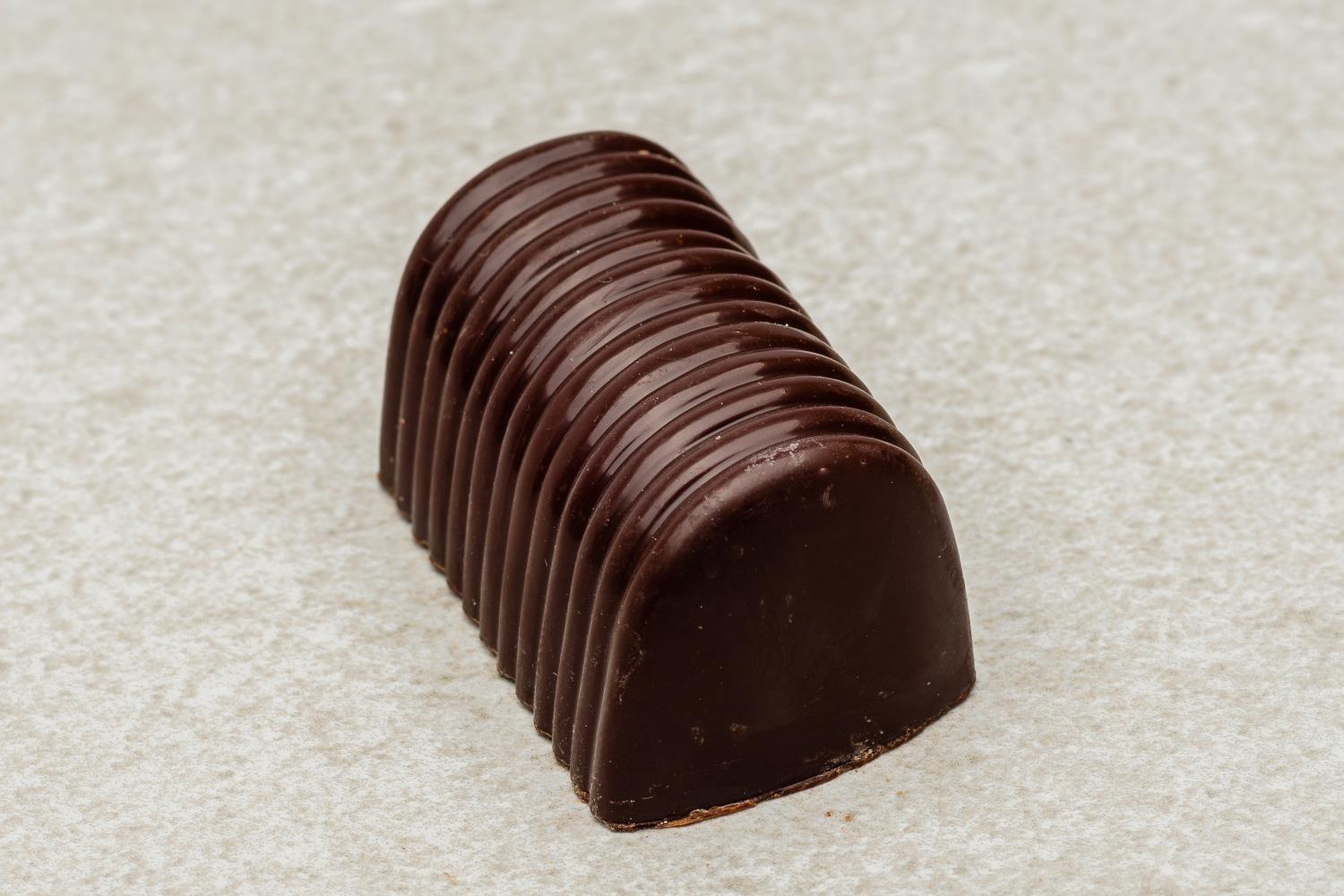 Kubbe mørk sjokolade konfekt