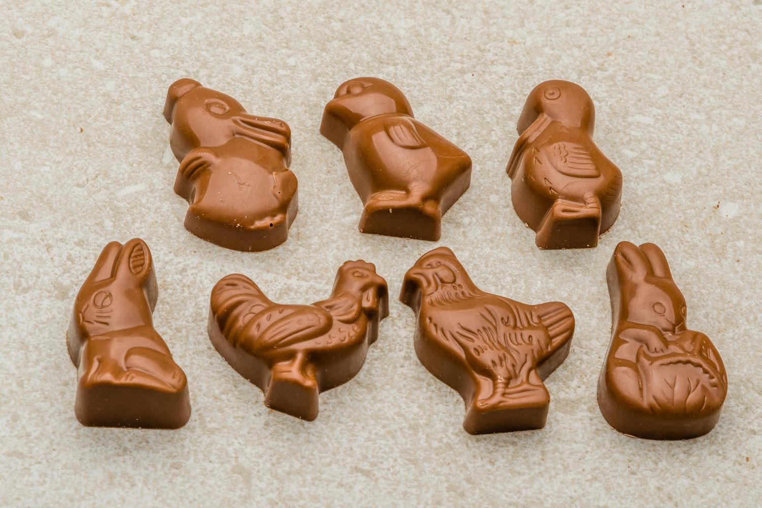 Sju påskefigurer i pose melkesjokolade