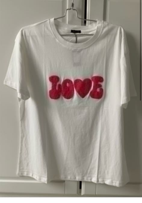 Love T-shirt