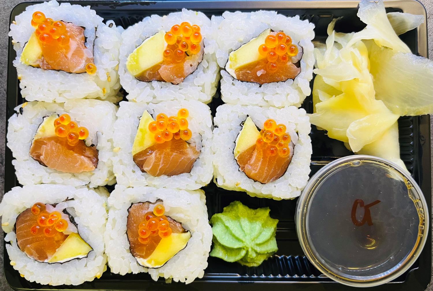 10. Laks maki med mango