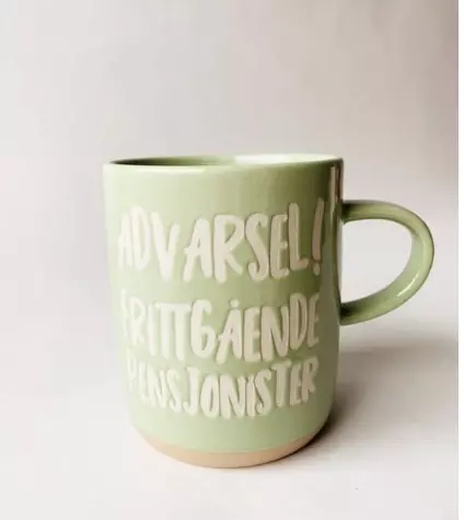 Trend design krus "Advarsel! Frittgående pensjonister"