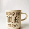 Trend Design Krus h 9,5 cm «Allergisk mot tidlige morgener»