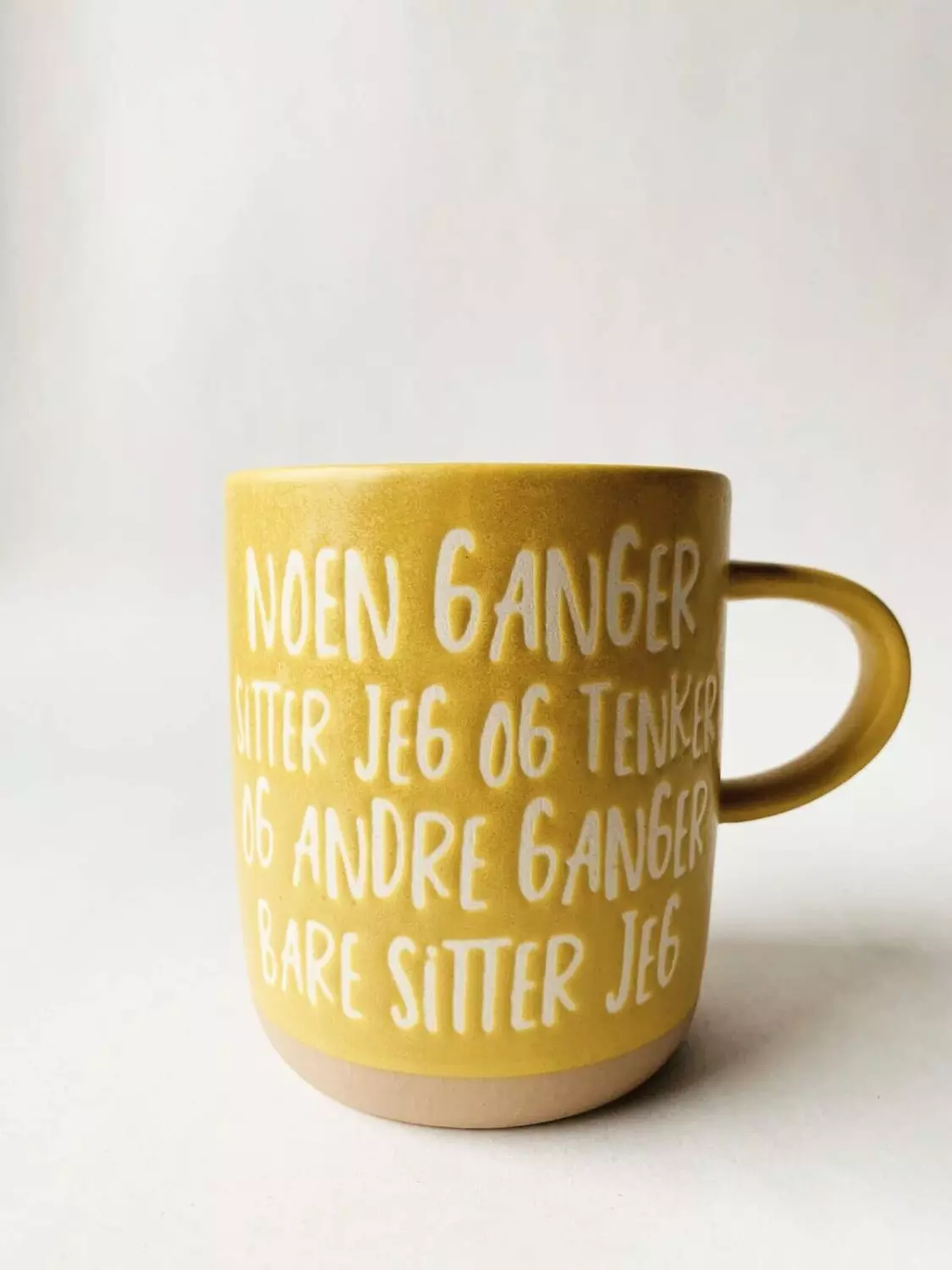 Trend Design Krus h 9,5 cm «Sitter og tenker»