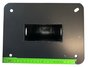 Basic ladestolpe fra Besen, Sett fra undersiden med mål på festehull