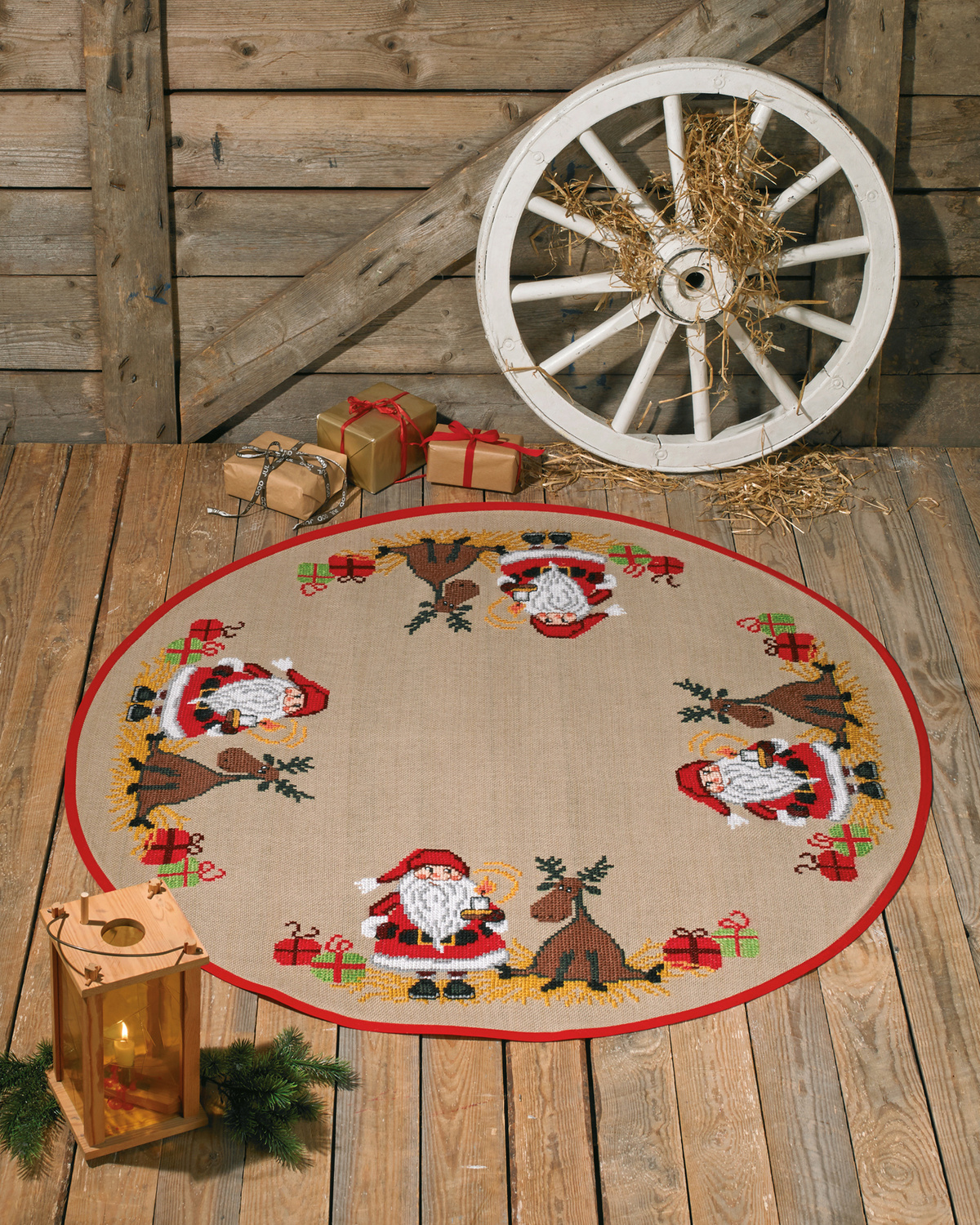 Broderisett - Juletreduk - Nisse og elg
