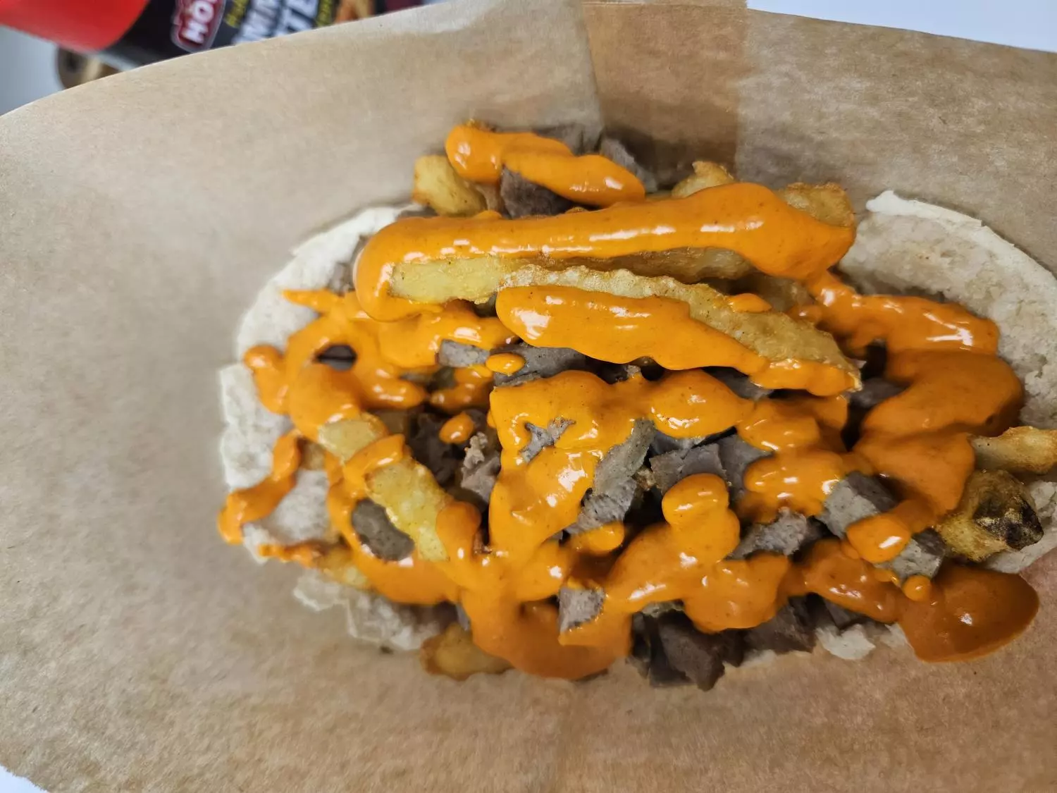 Pitabrød med kebabkjøtt,pommes frites og bacon