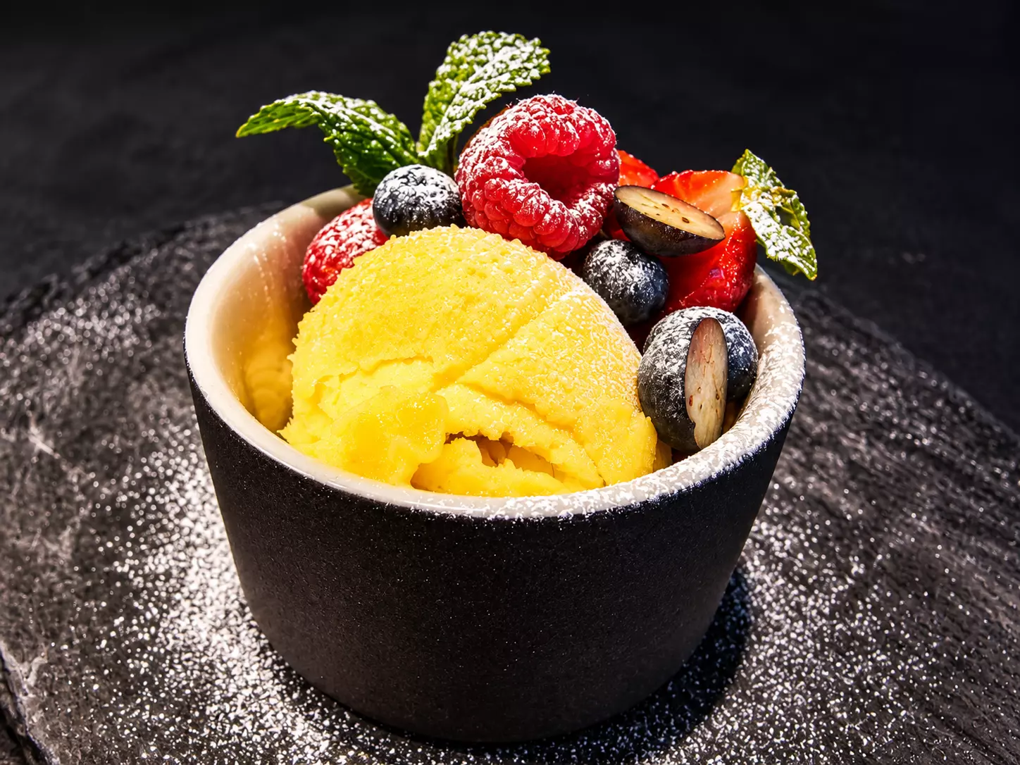 Mango Sorbet m/friskbær