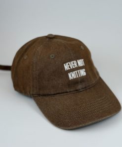 Caps Never Not Knitting brun