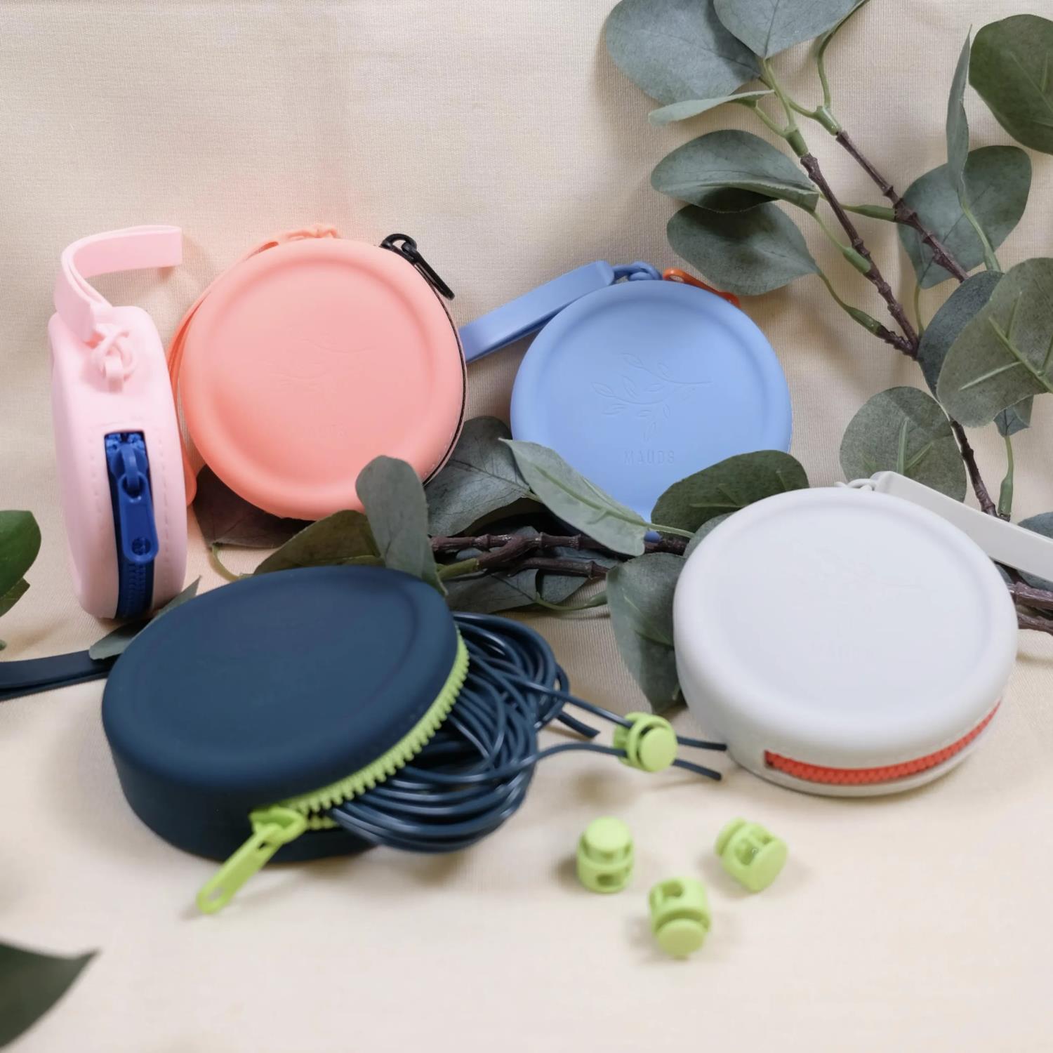 Rund pouch med vaiere og 4 vaierlåser varierte farger