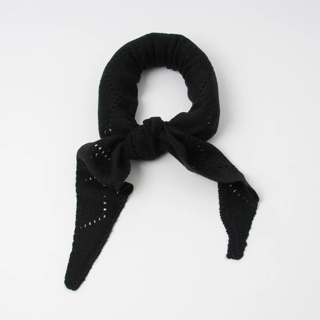 ROSENVINGE  Strikket lite triangel skjerf svart