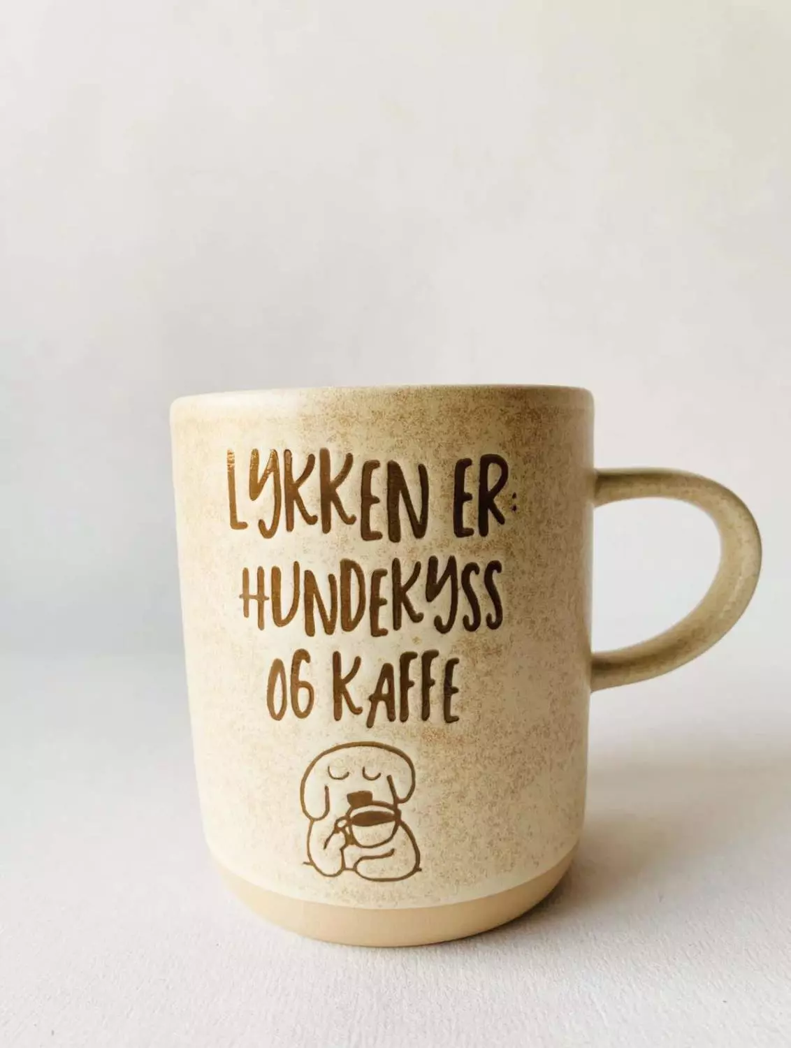 Krus 9,5 cm "Lykken er: hundekyss og kaffe"