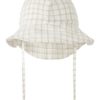 Halom hat, White