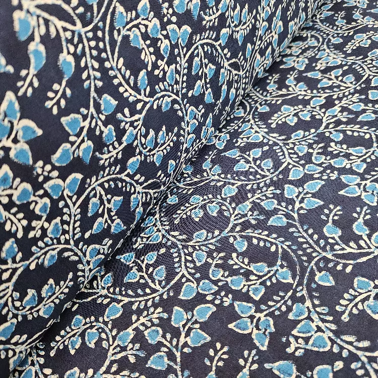 Bomull Voile - Mørk blå med bladmønster