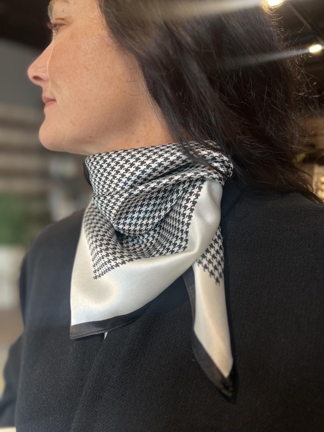 Elling silk scarf black/ecru