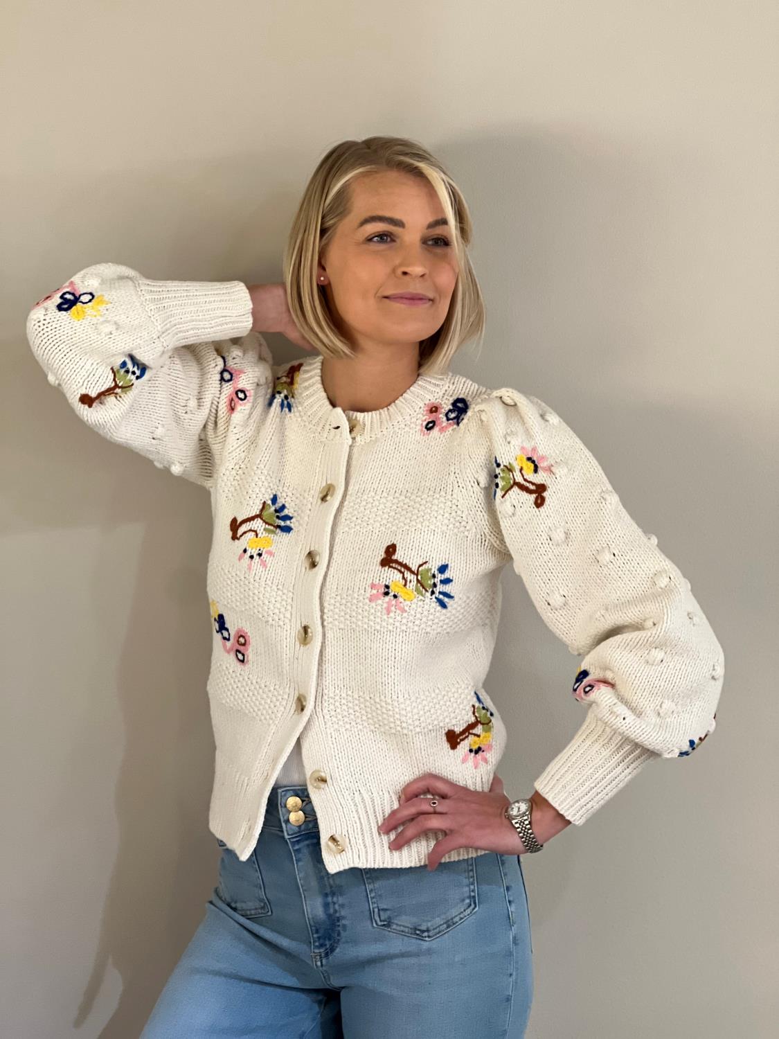 Bellisia cardigan embroidery milk