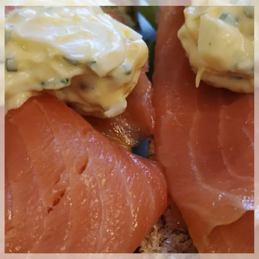 Smørbrød med røkt Laks