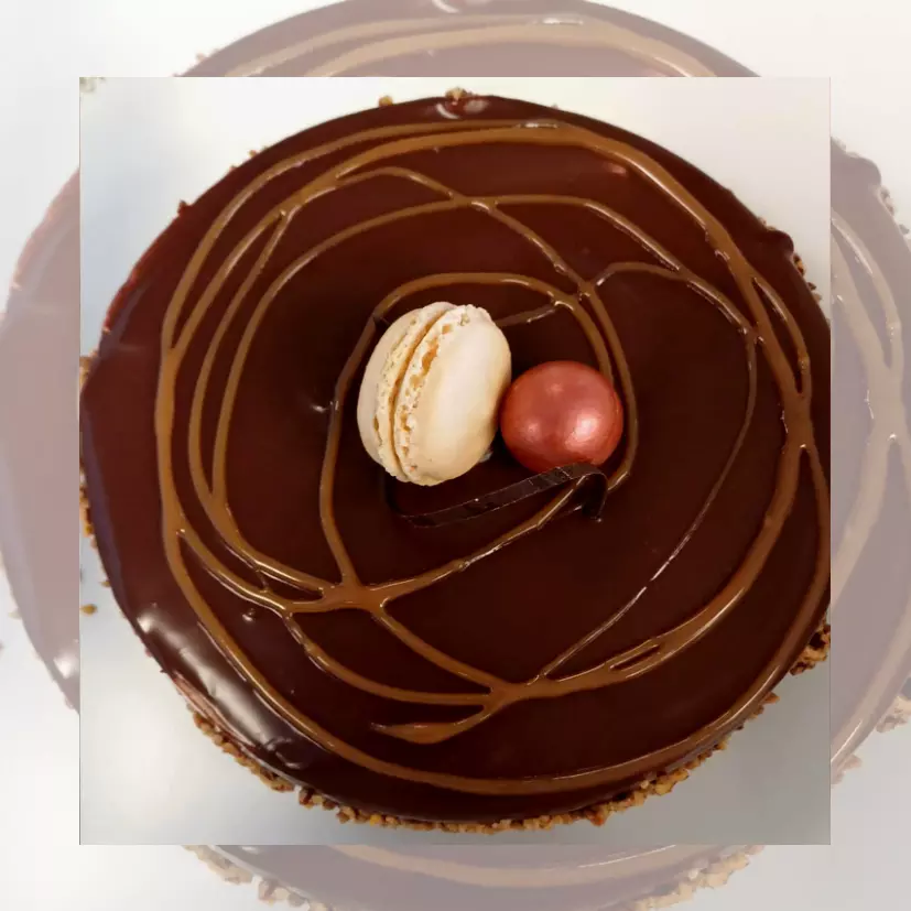 Sjokolademousse kake med saltkaramell