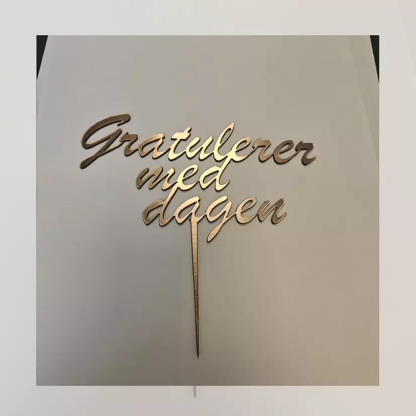 Kakepynt "gratulerer med dagen"