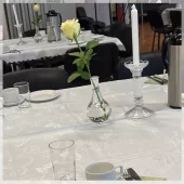 Blomstervase med 1 rose