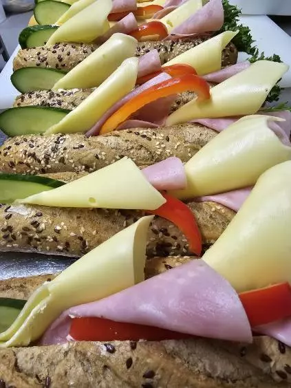 Baguette, ost og skinke