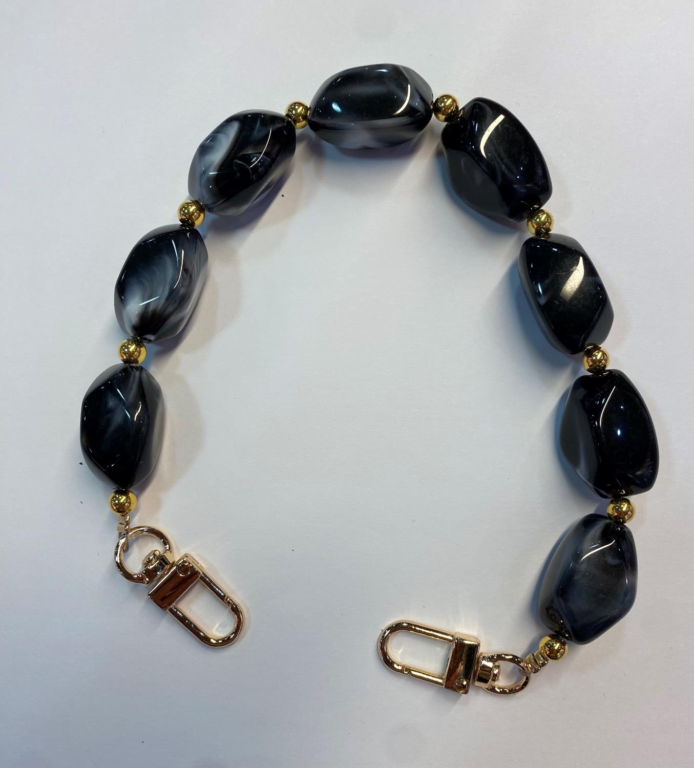 Perler på en snor Marmor