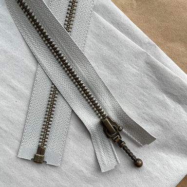 PetiteKnit Glidelås 45 cm Sement (Lys grå)