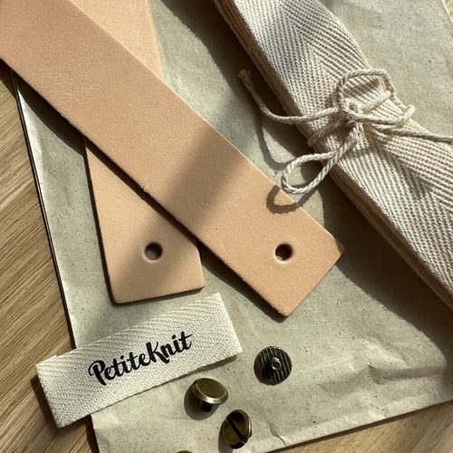 PetiteKnit - Skinnrem til Terrazzo bag (inkl niter og skråbånd) - natur