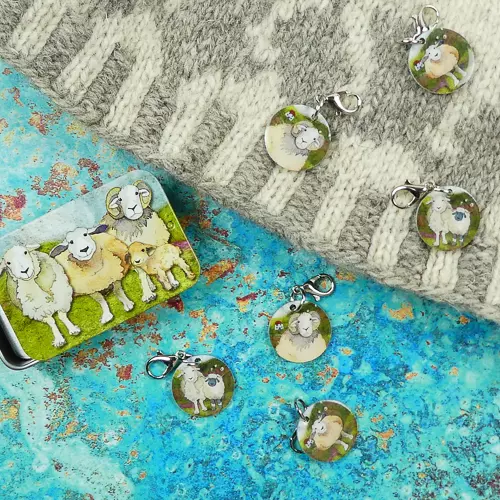 Emma Ball - Metallboks med 6 maskemarkører med karabin - Felted sheep