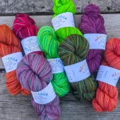 Håndfarga - Little Suzi - 100 gr (ca 425 m) - div farger