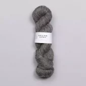 Ufarga - garn til håndfarging - Finull - mørk gråmelert (100 gr hespe)