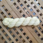 Ufarga - garn til håndfarging - 4ply Merino silk - 100 gr - 425 m