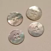 Perlemorsknapp 4 hull 15 mm natur