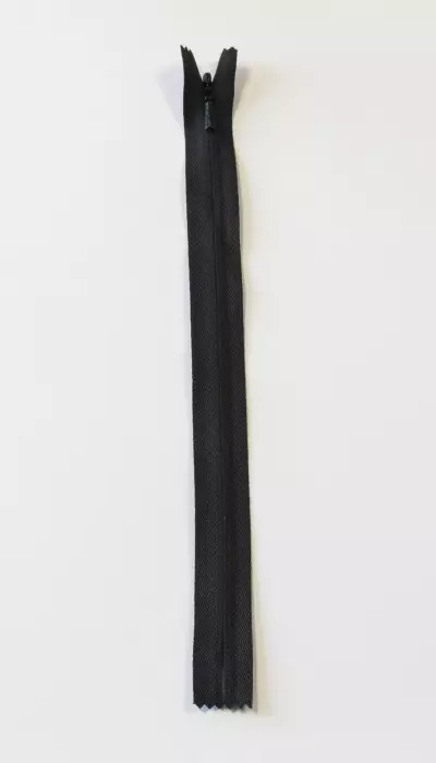 YKK 4MM USYNLIG FAST 23CM
