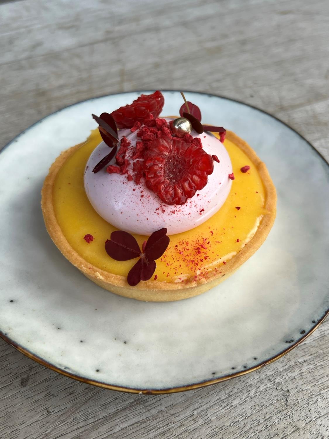 Pasjonsfruktterte, porsjon.