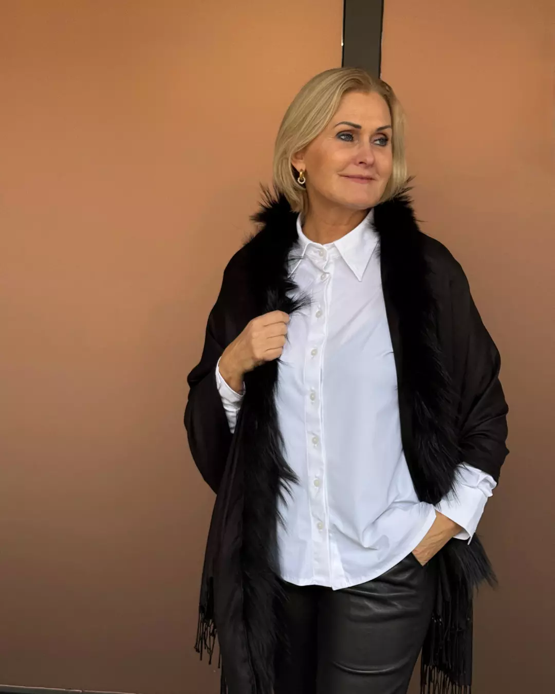 Møller Sjal m/pels - Black