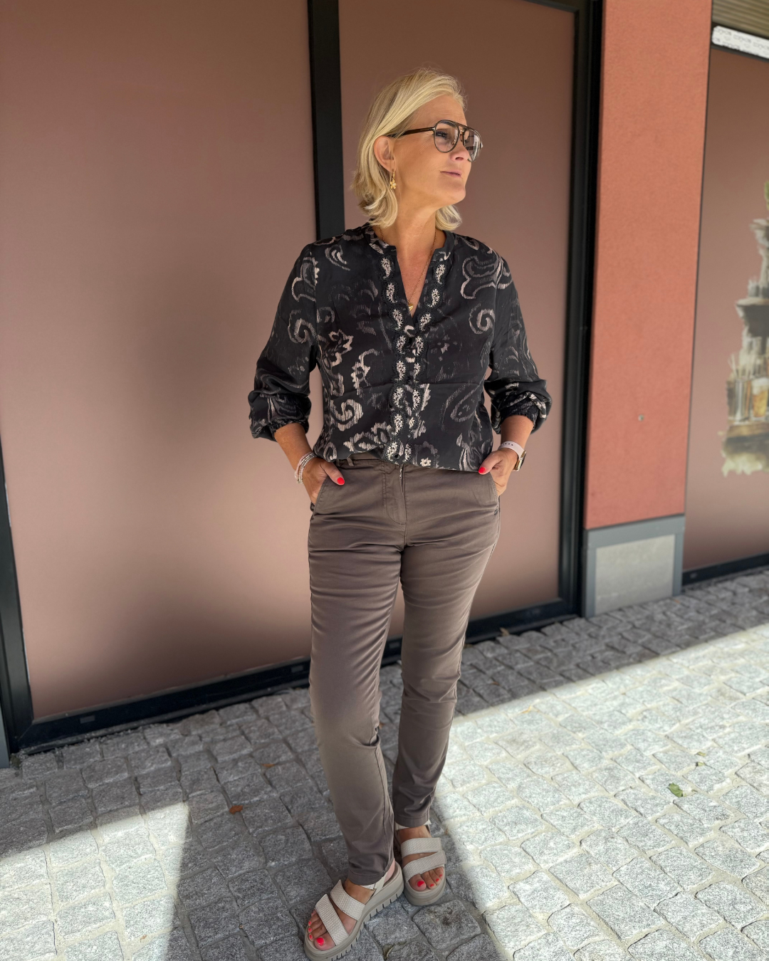 Carli, classic chino - Leafless